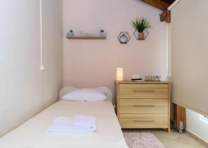 Central Penthouse In Quiet Neighborhood Near Sandy Beach